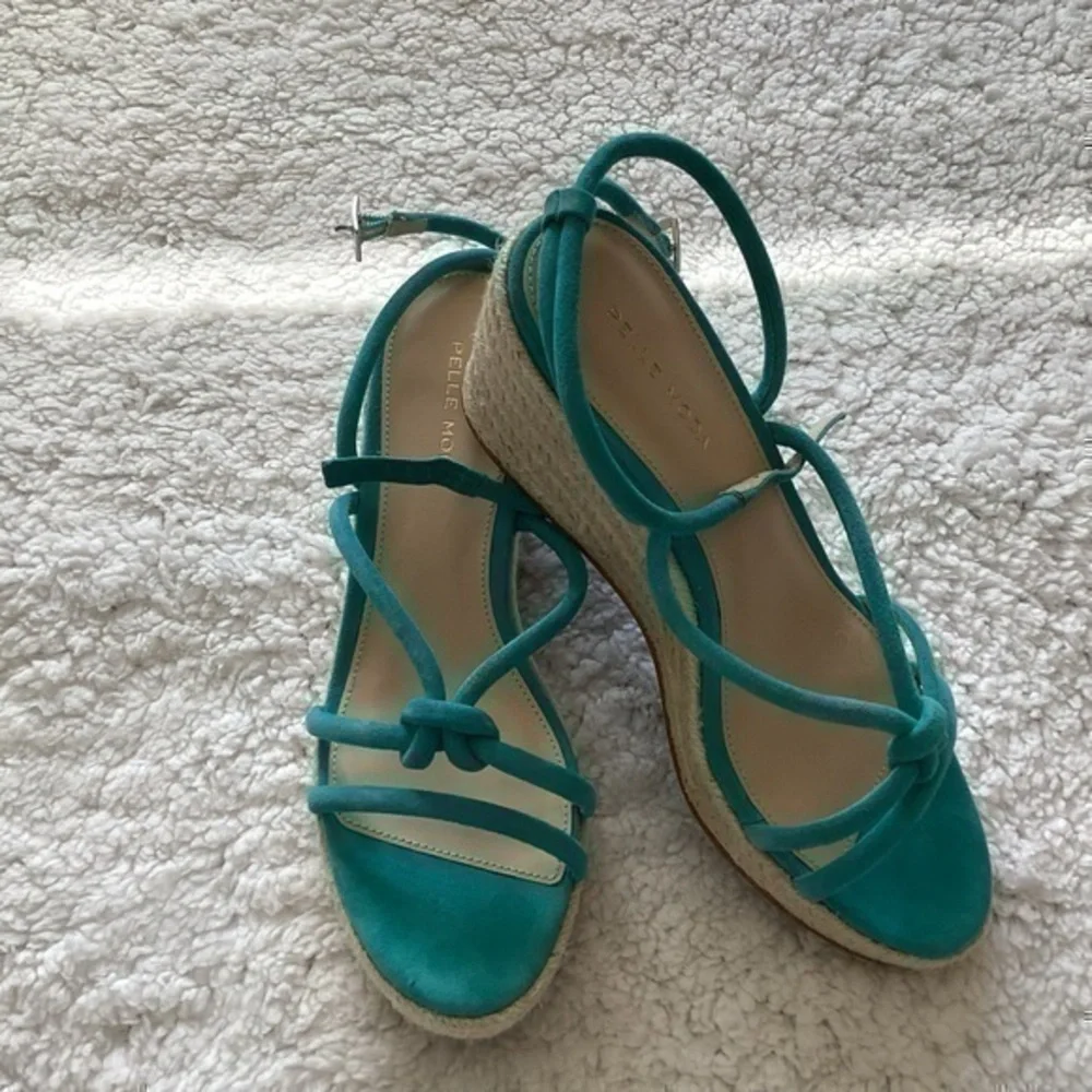 NWB PELLE MODA Size 8 Med Wedges